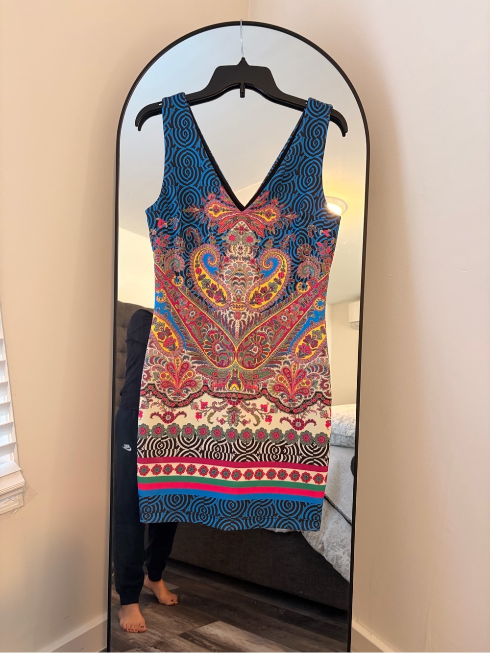 bebe Paisley Print V-Neck Midi Dress in Blue Multi